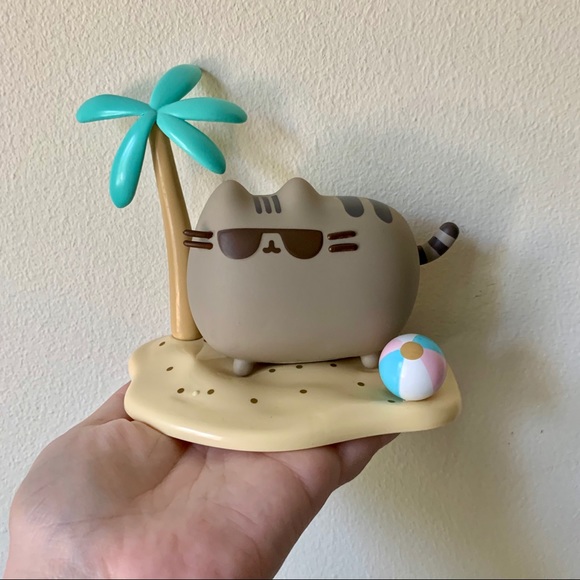 Pusheen Box Exclusive Vinyl: Island Scene - Picture 1 of 5